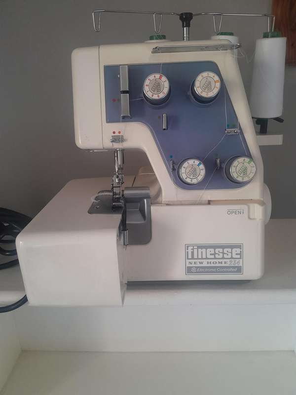 Sewing machine overlocker