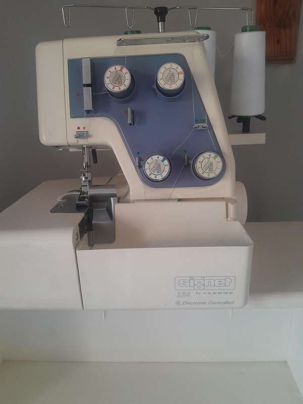 Sewing machine overlocker