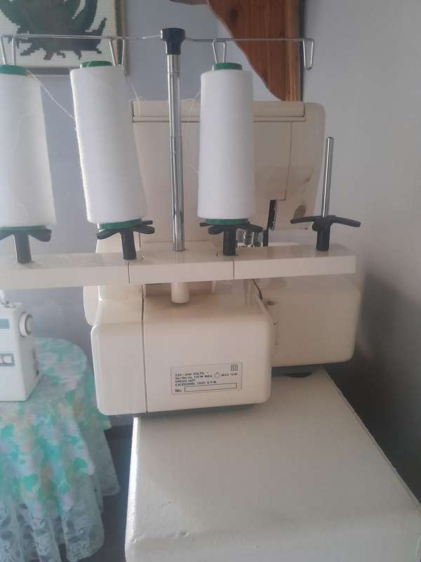 Sewing machine overlocker