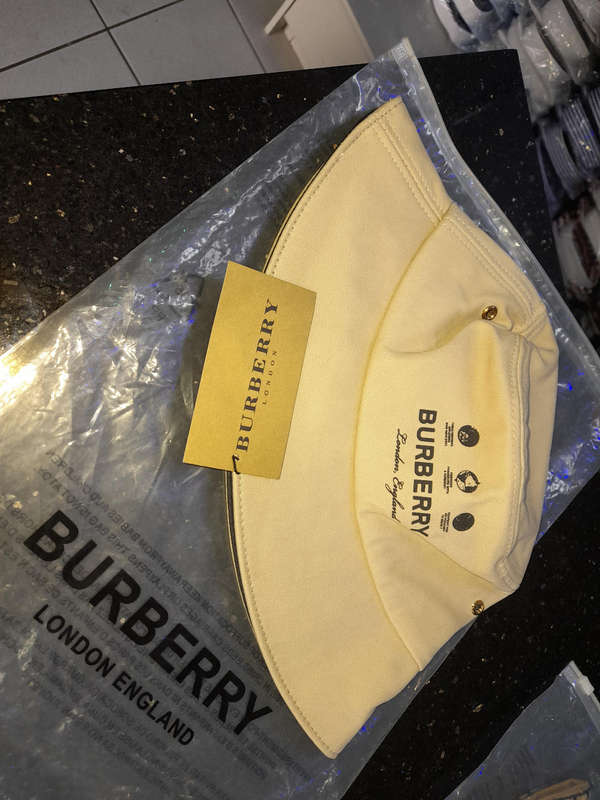 BURBERRY hat
