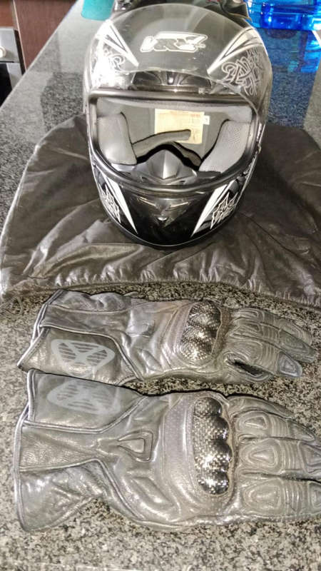 VR1 Bike Helmet with Gloves