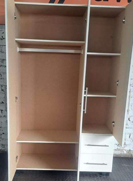 WARDROPE WIT DRAWS 3 DOOR
