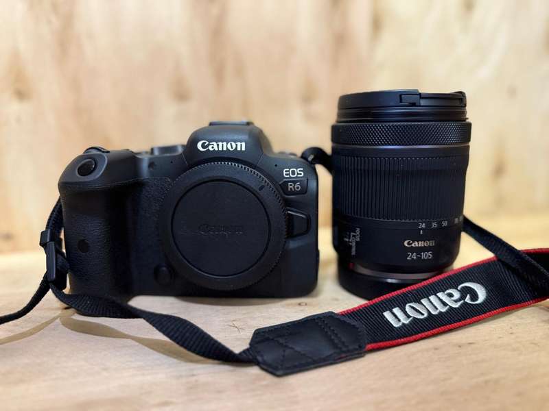 Canon EOS R6CCanon EOS R6 mirrorless lens + RF 24-105mm