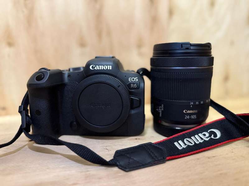 Canon EOS R6CCanon EOS R6 mirrorless lens + RF 24-105mm