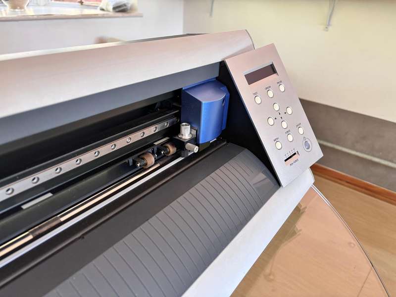Roland GX-24 Desktop Vinyl Cutter