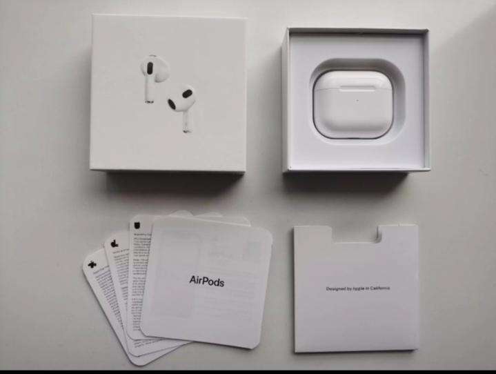 Apple airpod Gen 3 with magsafe charging