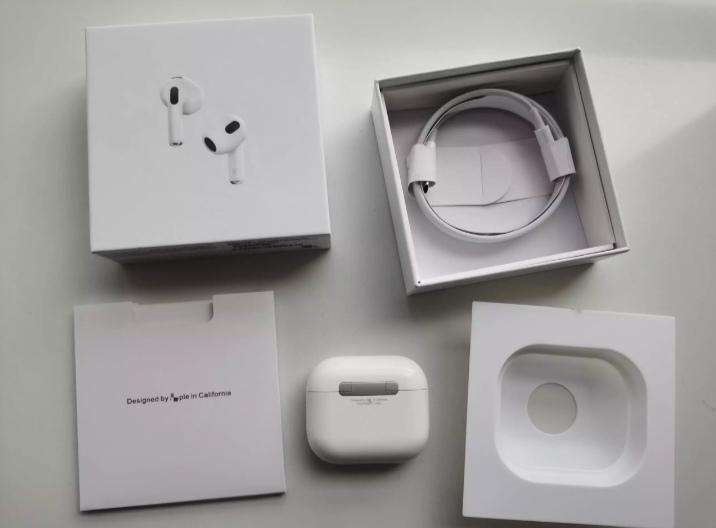 Apple airpod Gen 3 with magsafe charging