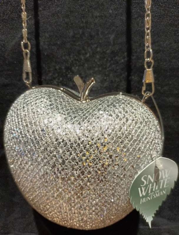 Snow White and The Huntsman Apple Clutch Bag *RARE* 2012 Universal Studios