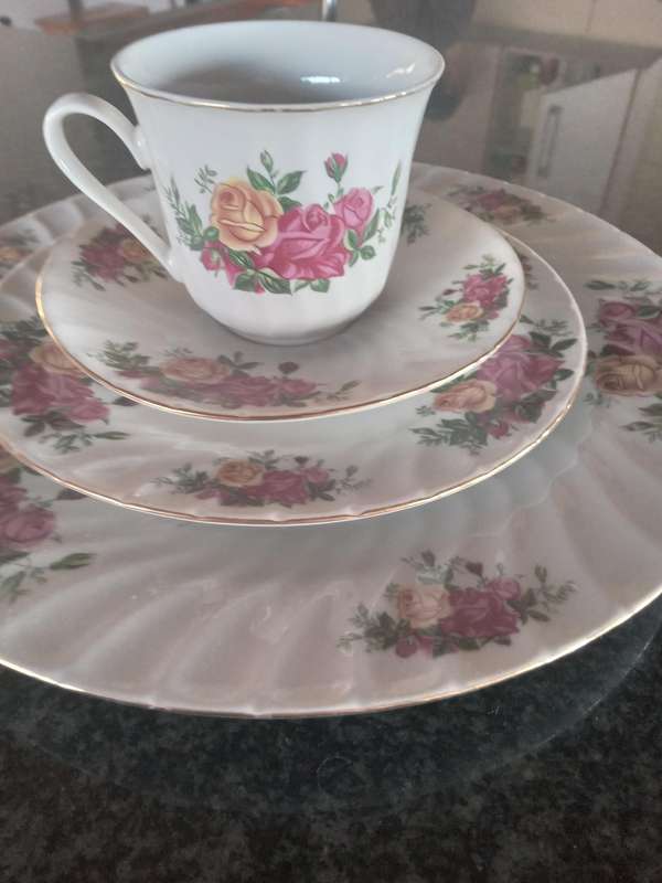 Royal Albert Old Century Dinner Service set