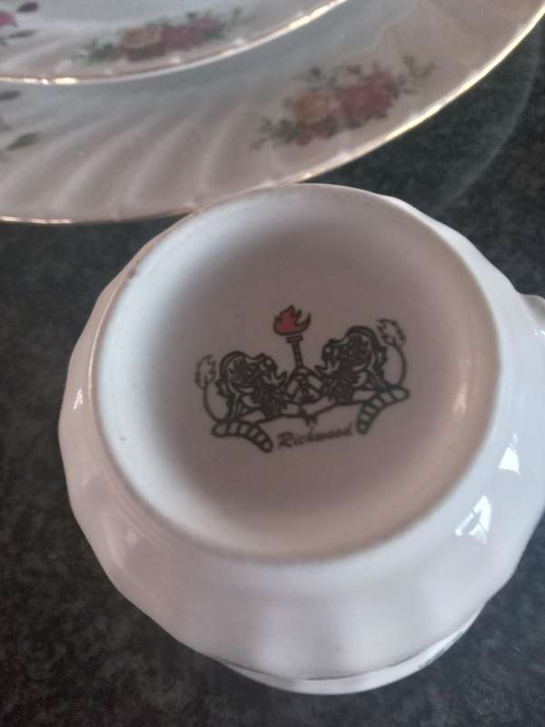 Royal Albert Old Century Dinner Service set