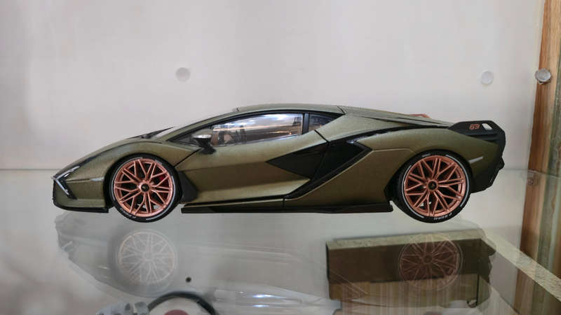 1:18 Burago Lamborghini Sian