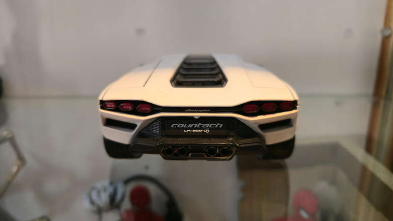 1:18 Maisto Lamborghini Countach LPI 800-4