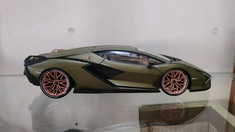 1:18 Burago Lamborghini Sian