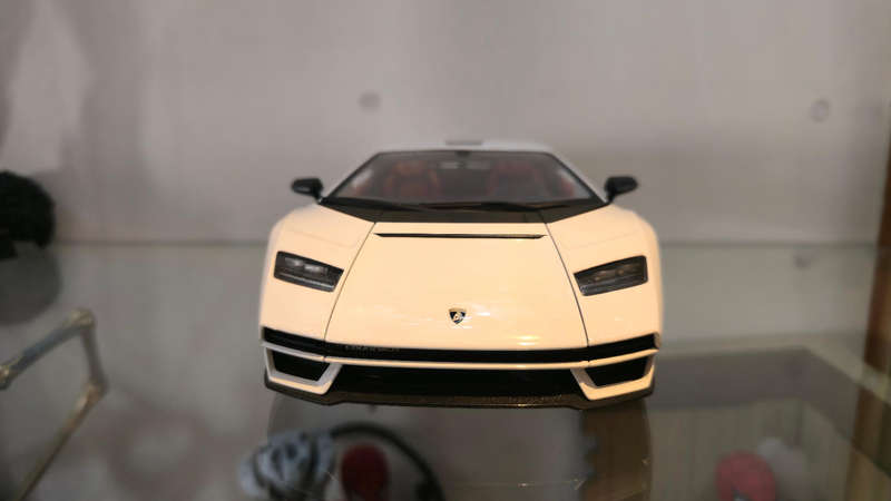1:18 Maisto Lamborghini Countach LPI 800-4
