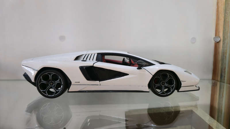 1:18 Maisto Lamborghini Countach LPI 800-4