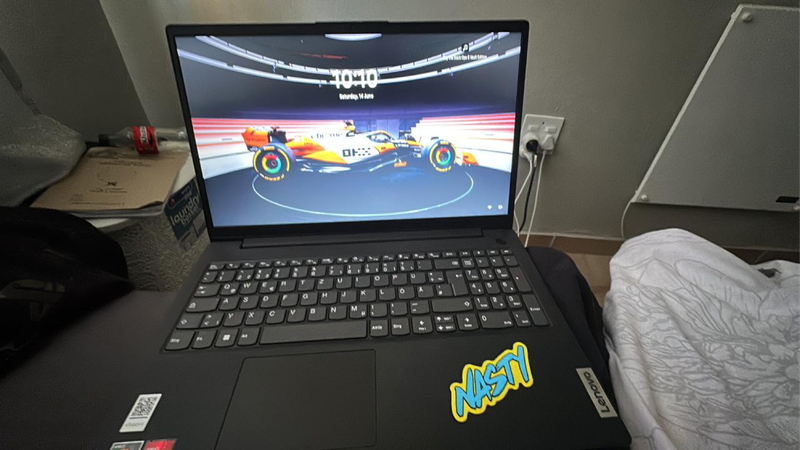 lenovo amd ryzen 5 7520 u 16gb ram 512gb space