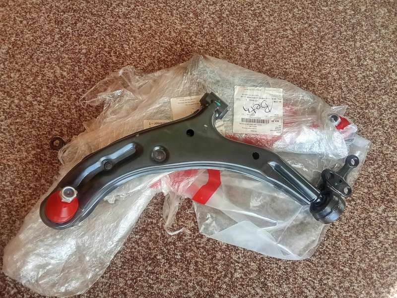 Nissan Almera n16 Left and Right Control arms