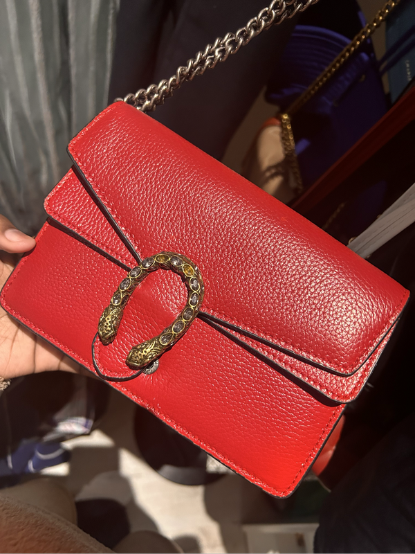 Red Handbag  Stylish & Like New  Perfect for Any Occasion