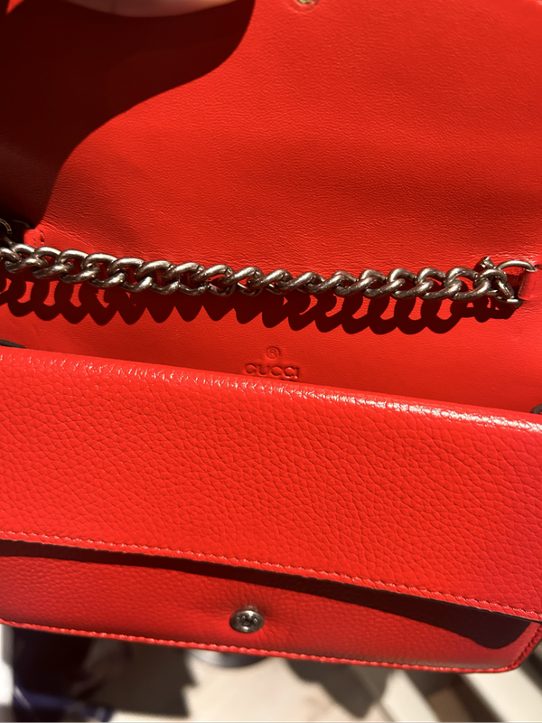 Red Handbag  Stylish & Like New  Perfect for Any Occasion