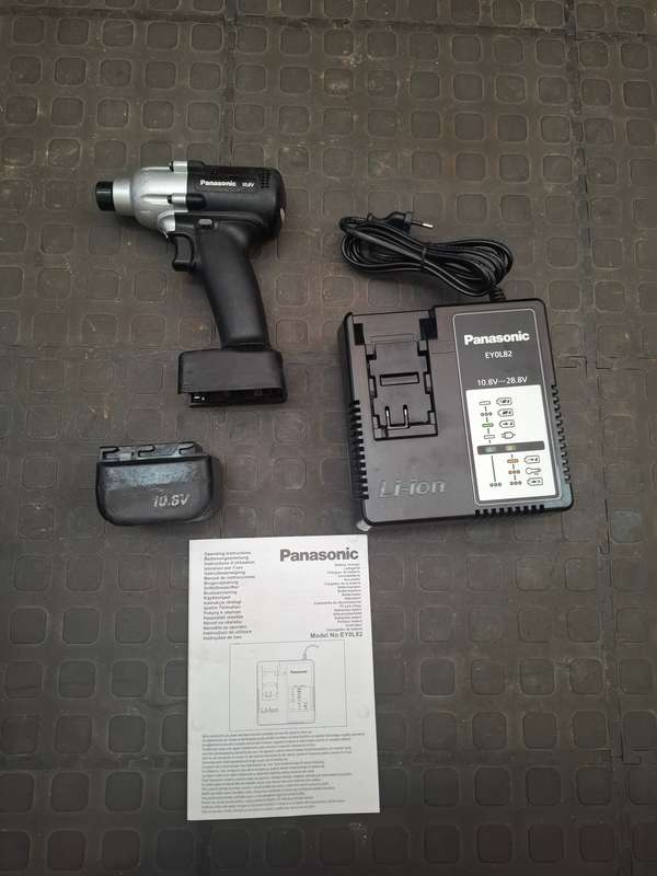 PANASONIC Impact driver D-22525 10.8v lithium