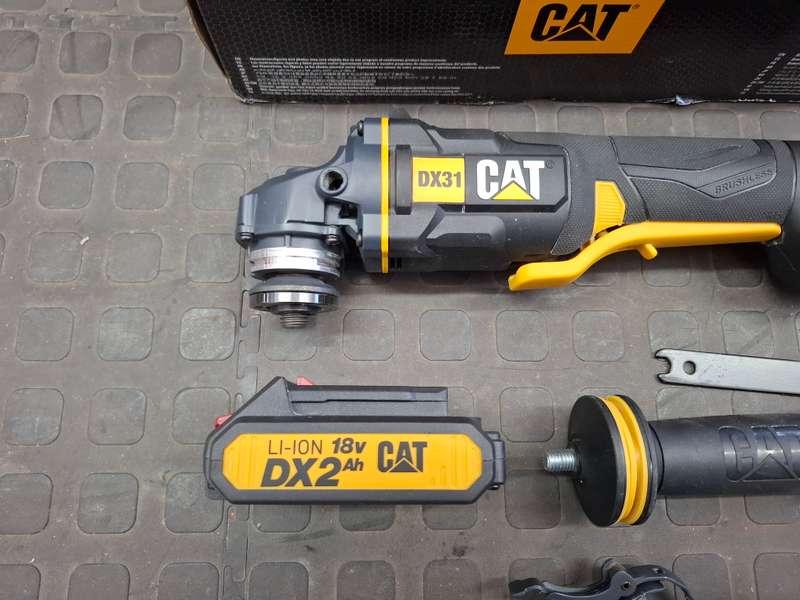 CAT DX31B Angle grinder & 2.0Ah Battery