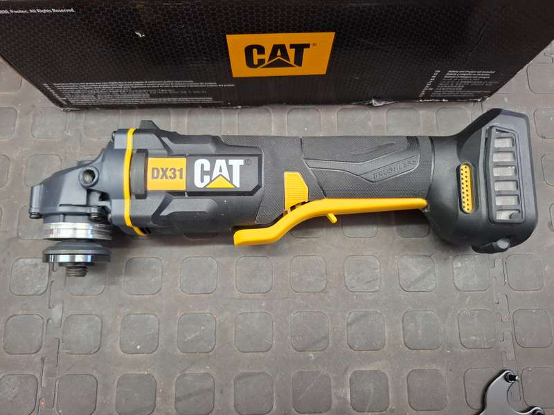 CAT DX31B Angle grinder & 2.0Ah Battery