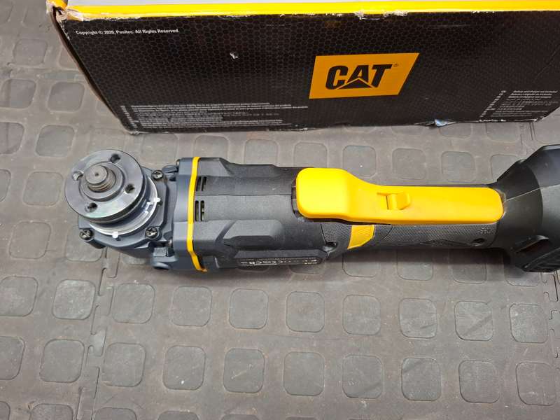 CAT DX31B Angle grinder & 2.0Ah Battery