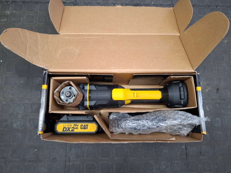 CAT DX31B Angle grinder & 2.0Ah Battery