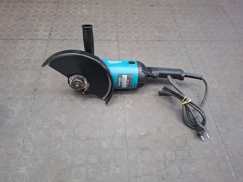 MAKITA M0921 Grinder 235mm