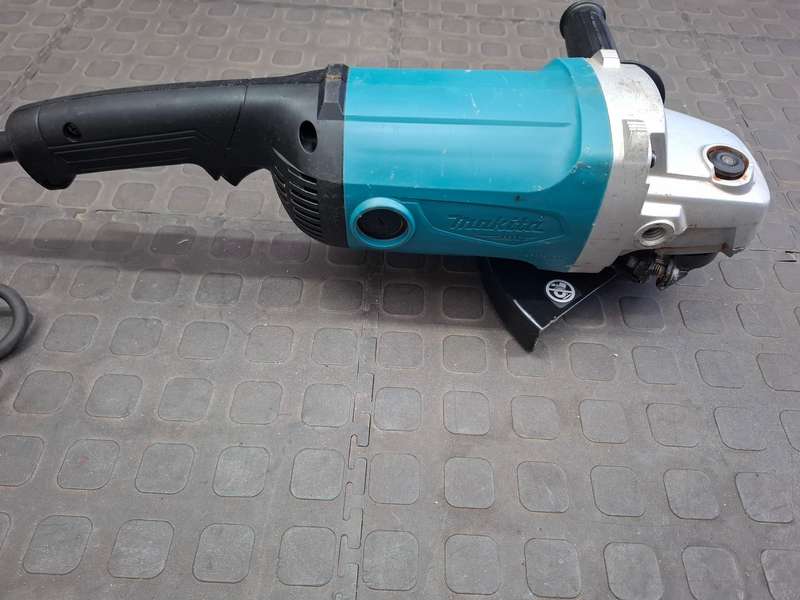 MAKITA M0921 Grinder 235mm