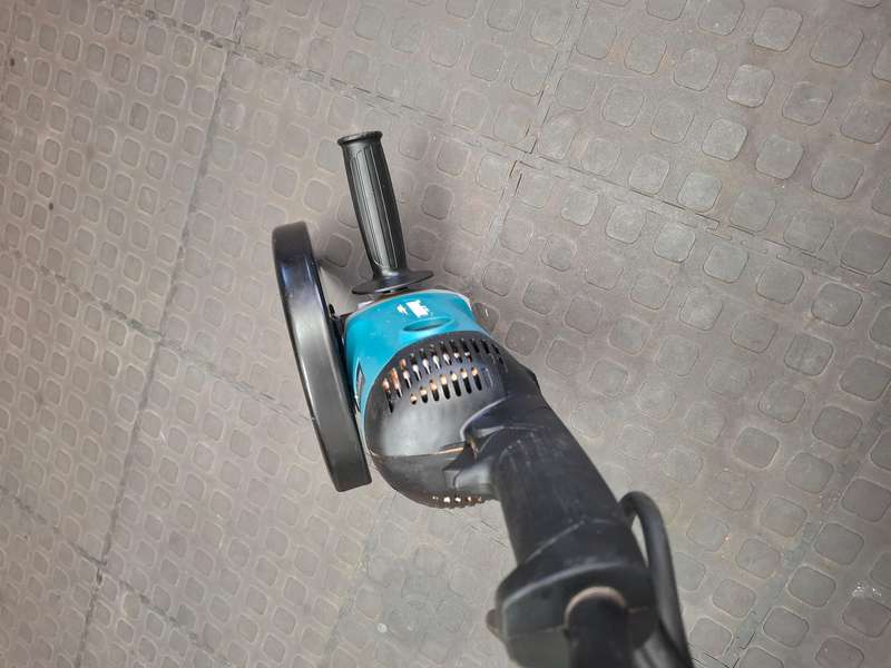 MAKITA M0921 Grinder 235mm