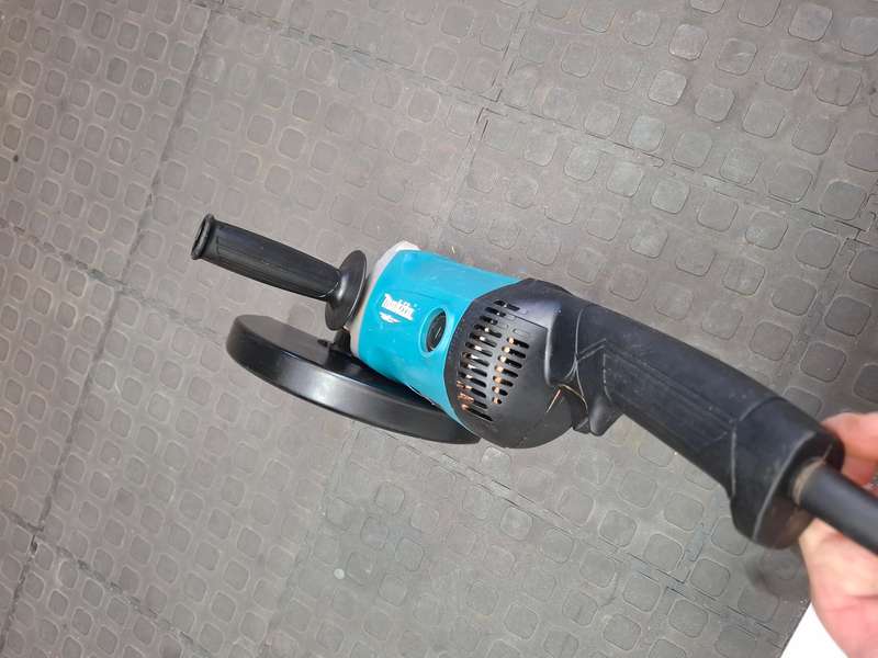 MAKITA M0921 Grinder 235mm