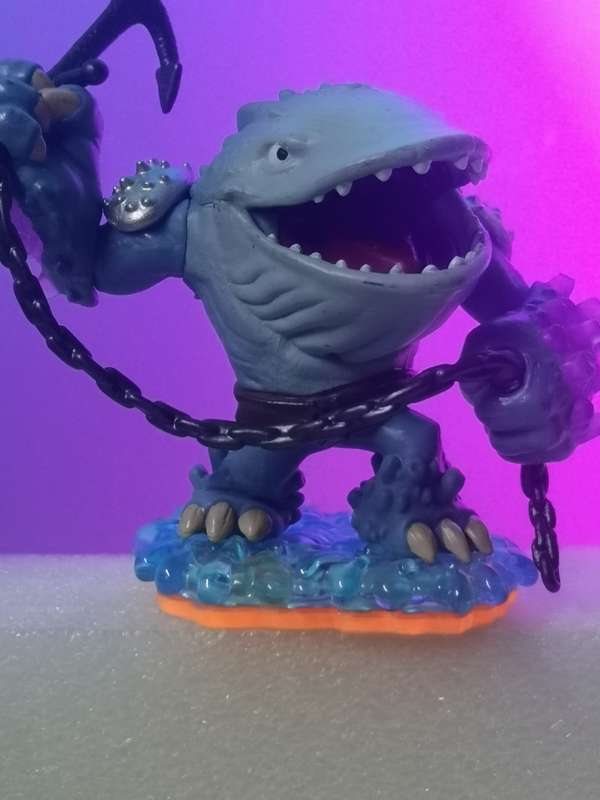 Skylanders Giants Thumpback figurine