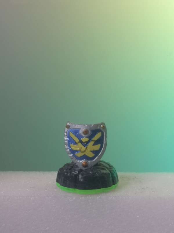 Skylanders Spyro's Adventure Sky Iron Shield figurine