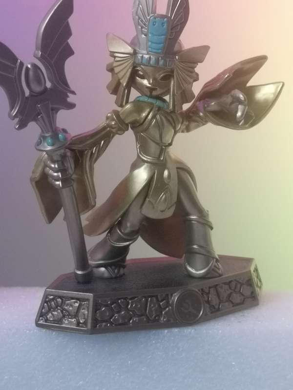 Skylanders Imaginators Golden Queen Dark Sensei figurine