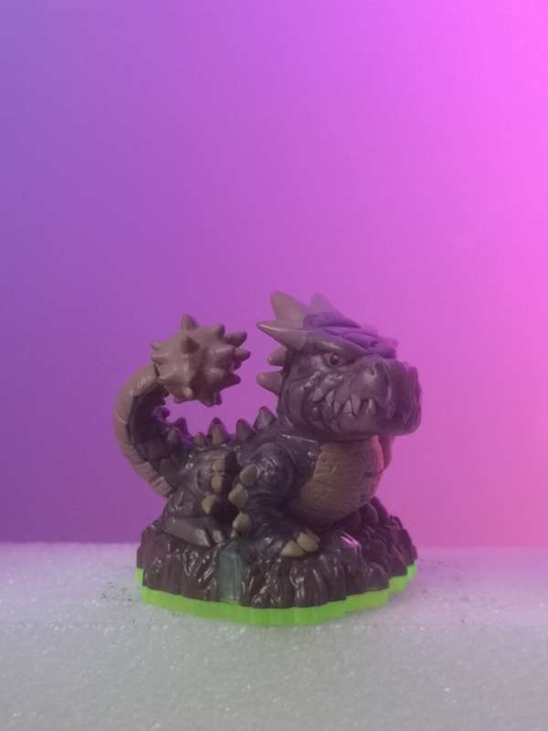 Skylanders Spyro's Adventure Bash Earth Dragon figurine