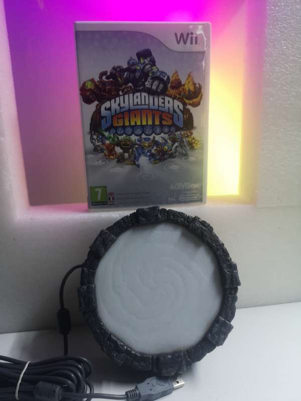 Skylanders Giants wii game and board