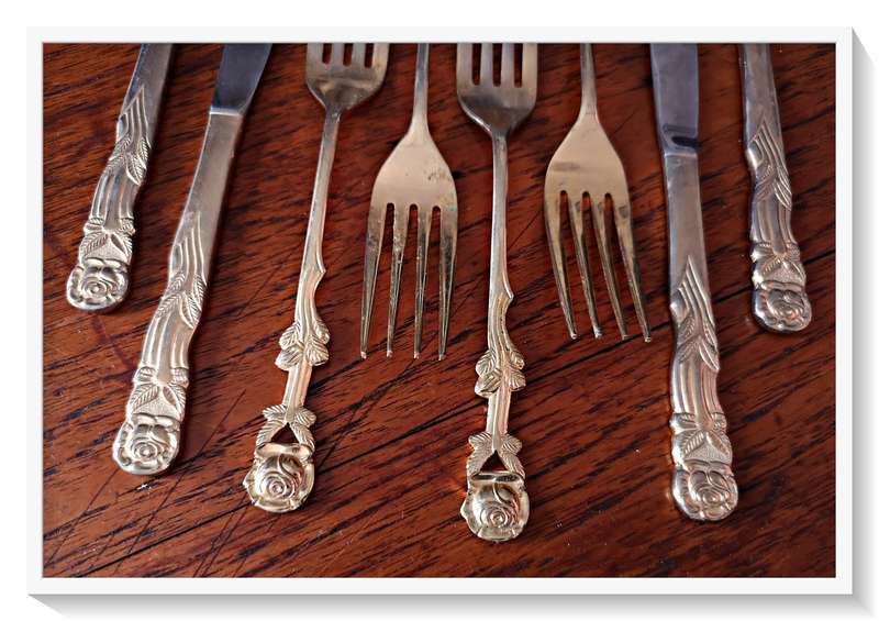 24K Gold Plated BARBER Stainless Steel Knives 4X and Forks 4X - Used but still in Good Condition ***