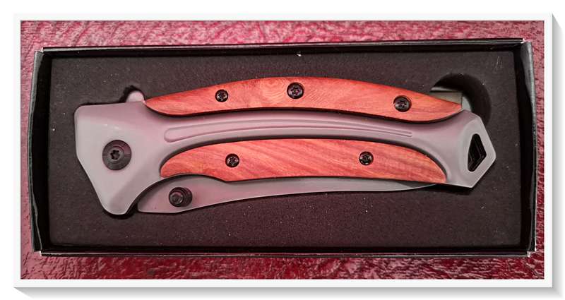 A BROWNING Skinner Blade - Pure Stainless Steel Blade - Beautiful Hard Wood Handle - Brand New*