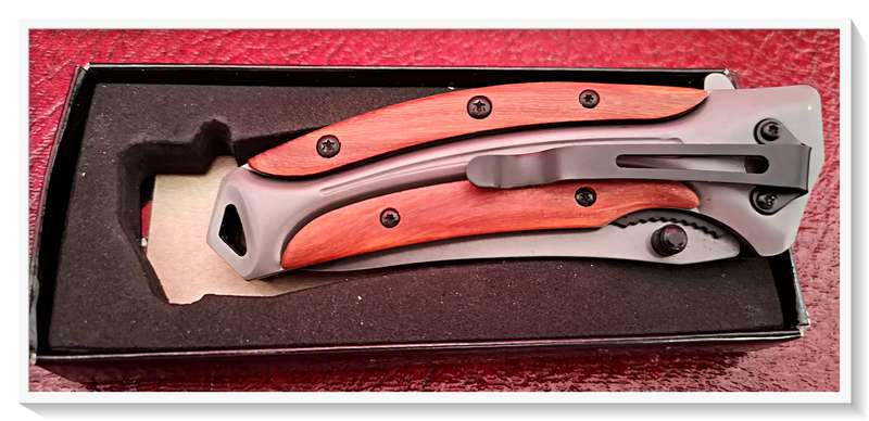 A BROWNING Skinner Blade - Pure Stainless Steel Blade - Beautiful Hard Wood Handle - Brand New*