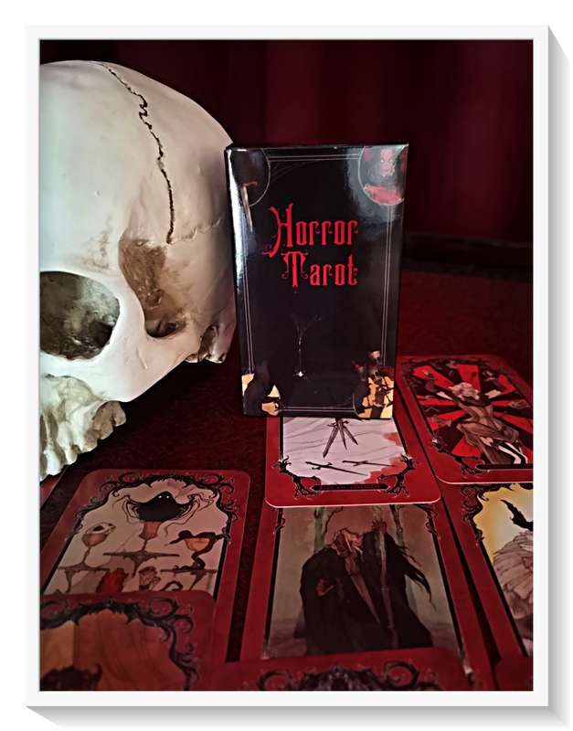 A Deck of HORROR TAROT CARDS - Great Quality Gloss Cards +- 80 Horror Cards in Box - Condition: New