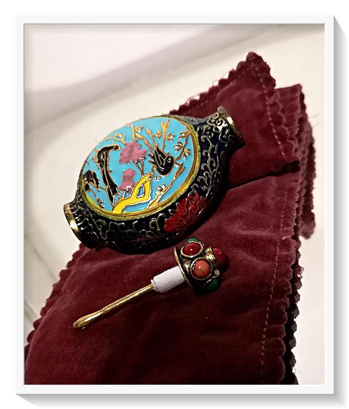 Phenomenal Cast Oriental Asian Bottle with Tiny Powder Scoop - A Great Gift for any Scent Collector