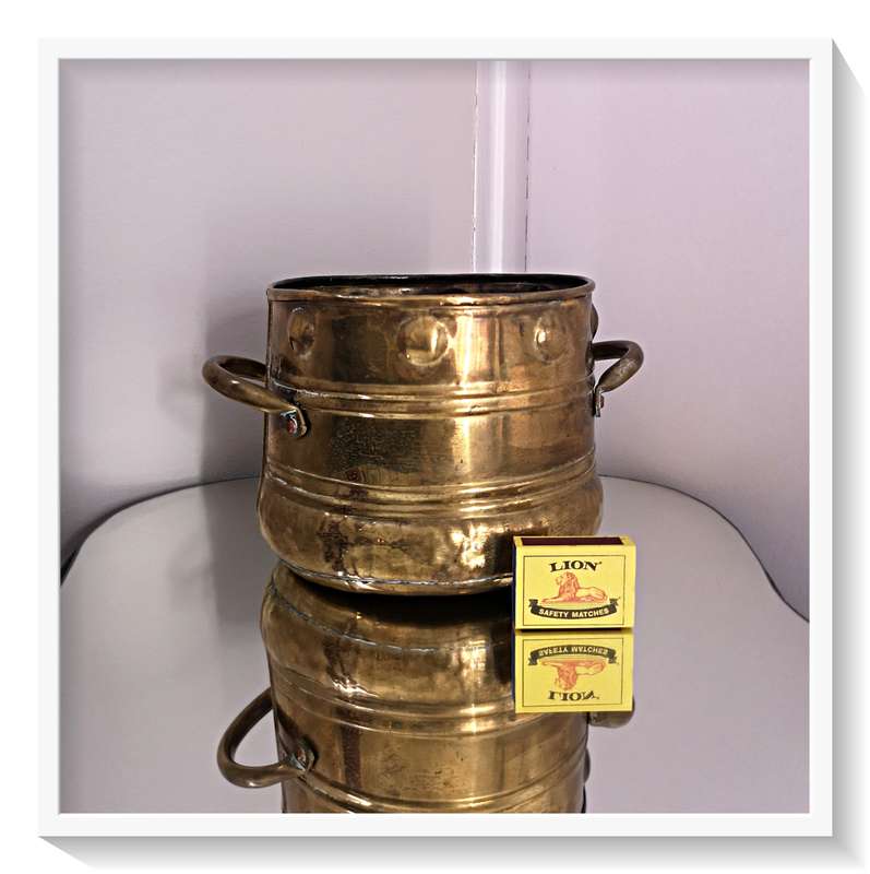 A Shimmering Vintage Brass Plant Pot - Dimensions 140mm by 180mm by 240mm - In Excellent Condition*