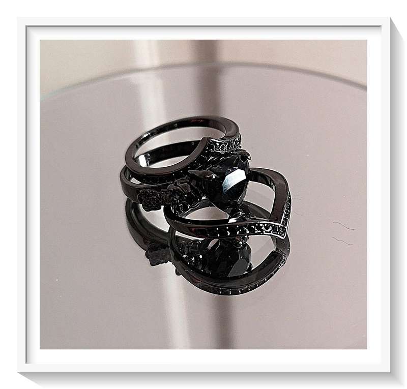 A Trio Black Gothic Steel Ring with Glimmering Obsidian Colour Heart Looks Even Better at Night