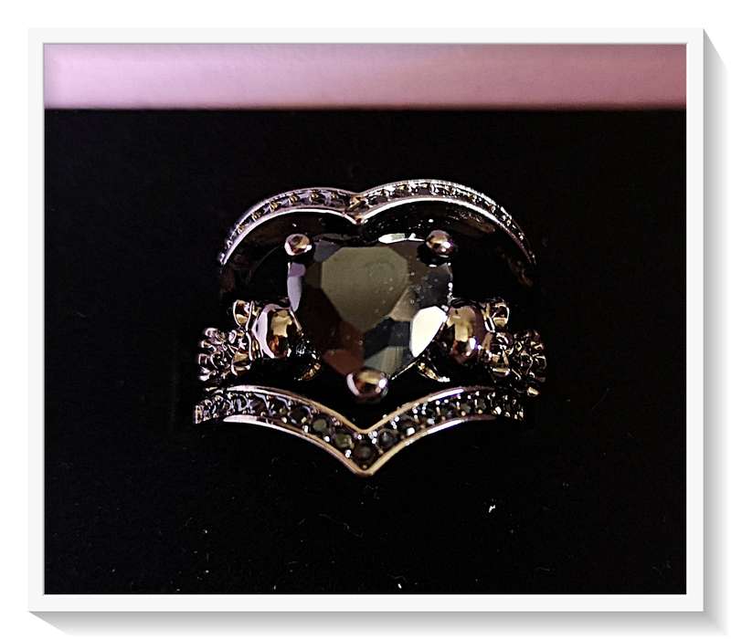 A Trio Black Gothic Steel Ring with Glimmering Obsidian Colour Heart Looks Even Better at Night ****