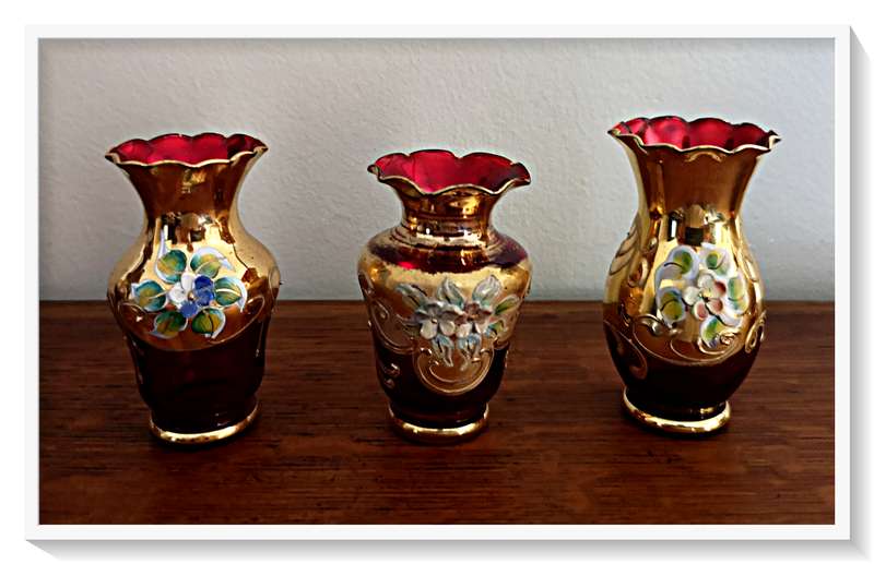 MURANO Trio of Collectable & Decorative Venetian Glass Vases - Red & Gold Floral Motif - 85mm x 50mm