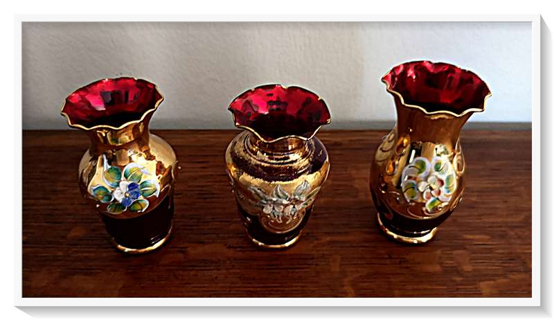 MURANO Trio of Collectable & Decorative Venetian Glass Vases - Red & Gold Floral Motif - 85mm x 50mm