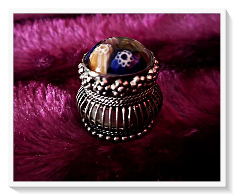 A Very Unique Circular Little Millefiori Trinket Ring Holder or Pill Box - So Exotic *****