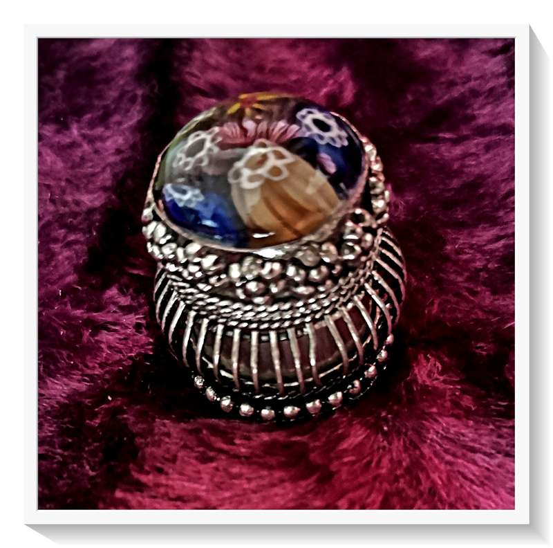 A Very Unique Circular Little Millefiori Trinket Ring Holder or Pill Box - So Exotic *****