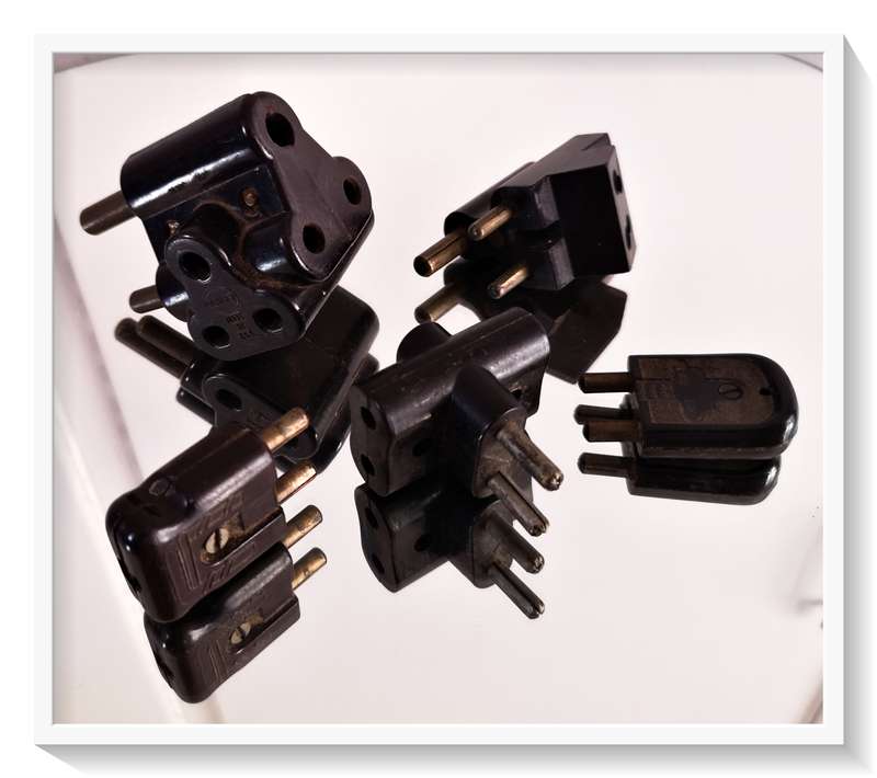 Vintage Bakelite Adaptors and Fittings and Vintage Plugs in Great Condition